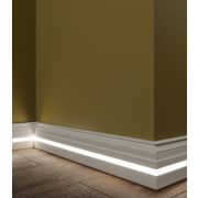 Плинтус МДФ EVROWOOD PN090 LED (2000×100×18 мм) — под покраску с LED-подсветкой RAL 9003